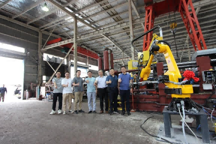 çin's kendi geliştirdiği ilk basınçlı döküm robotu, longhua, bengbu'da başarıyla denendi

