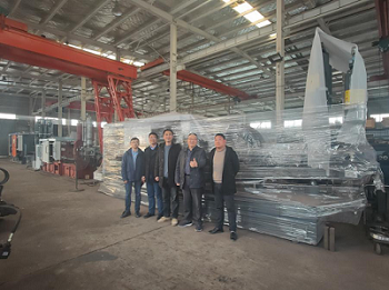 Li Jun, Gai Yanbo, CAO Kai ve diğer uzmanlar ziyaret etti Longhua In Bengbu Enstitü ve İşletmeler arasındaki işbirliği projesinin ilerlemesini incelemek için. 