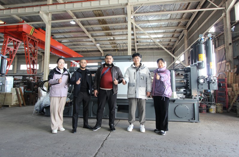 Fabrikamızı ziyaret etmek için Kazakistan müşterilerine hoş geldiniz
        